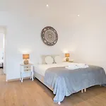 شقة Rato Cozy 3br W/balcony - By Lu Holidays *