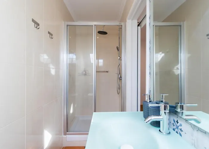 Rato Cozy 3br W/balcony - By Lu Holidays