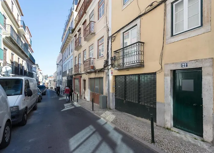 Rato Cozy 3br W/balcony - By Lu Holidays