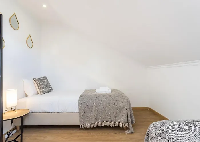 Rato Cozy 3br W/balcony - By Lu Holidays *