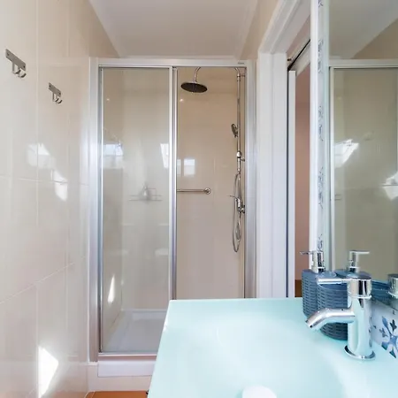 Rato Cozy 3br W/balcony - By Lu Holidays