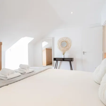Rato Cozy 3br W/balcony - By Lu Holidays דירה ליסבון