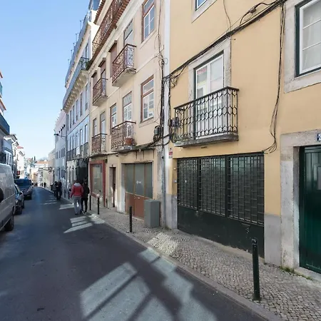 Rato Cozy 3br W/balcony - By Lu Holidays