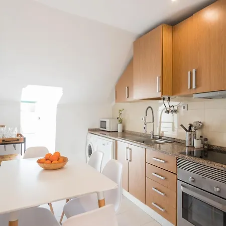 Rato Cozy 3br W/balcony - By Lu Holidays דירה *