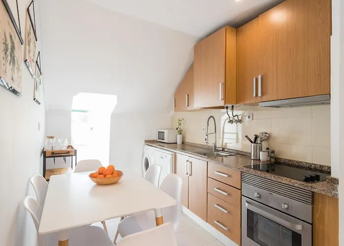 Rato Cozy 3br W/balcony - By Lu Holidays Апартаменты *